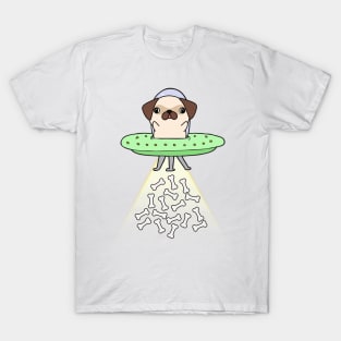 Funny pug dog is flying a ufo T-Shirt